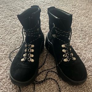 Black shoes for the Outdoors